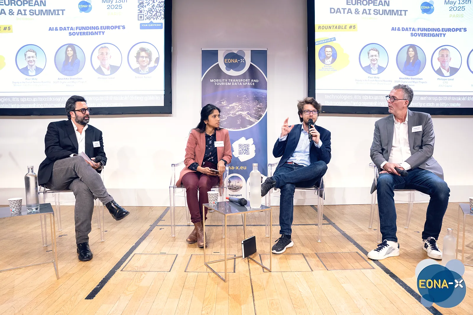 Quatre intervenants sur scène lors de la table ronde « AI & Data: Funding Europe’s Sovereignty »